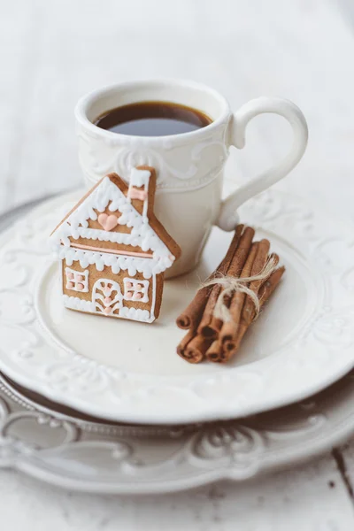 Merry Christmas sammansättning med kaffe och pepparkakor godis en — Stockfoto