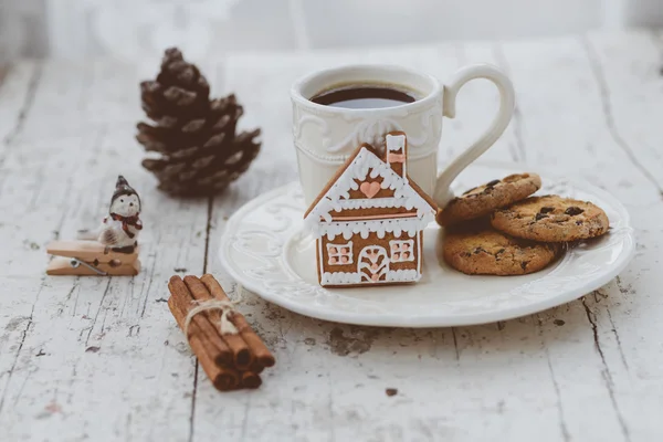 메리 크리스마스 구성 커피와 생강 빵 과자는 — 스톡 사진