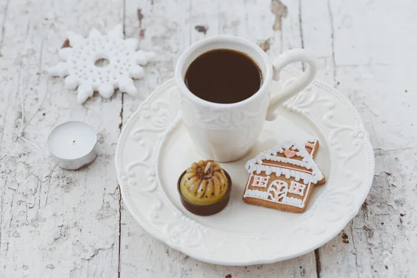 コーヒーとお菓子とメリー クリスマス構成します。 — ストック写真