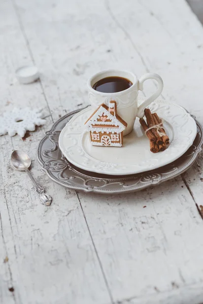 Buon Natale composizione con caffè e pan di zenzero dolci a — Foto Stock