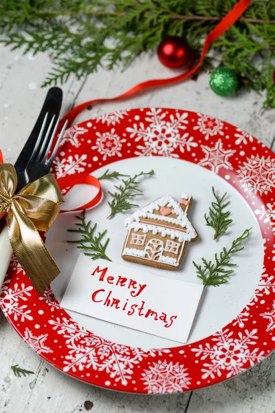 Noel dekorasyon kırmızı tabak ve çatal bıçak takımı ile tablo için
