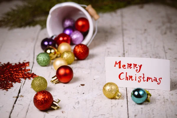 Cubo de porcelana con adornos coloridos para Navidad y New Yea — Foto de Stock