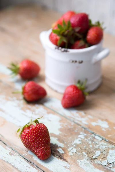 Strawberries in a white bowl with wooden background — Stock Photo, Image