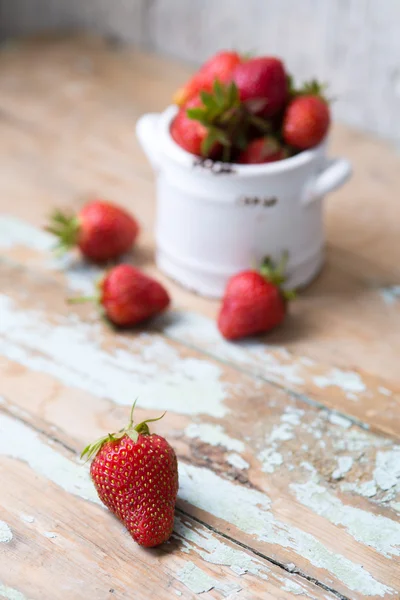 Strawberries in a white bowl with wooden background — Stock Photo, Image