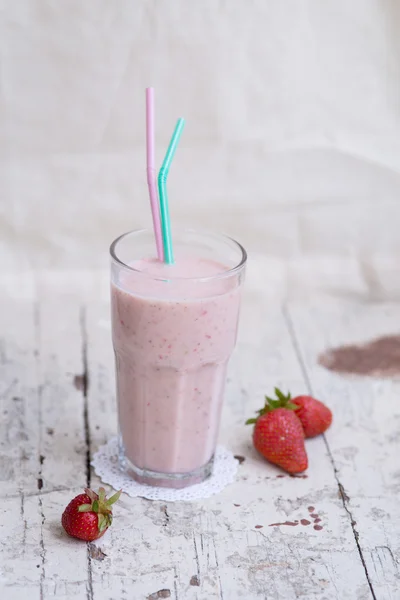 Batido de fresa y plátano: secado saludable con yogur — Foto de Stock