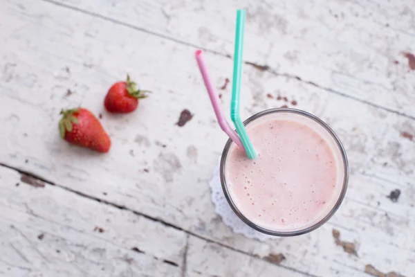 Batido de fresa y plátano Bebida saludable con yogur — Foto de Stock