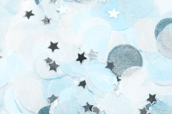 Gümüş yıldız konfetiyle renkli kağıt konfeti — Stok fotoğraf