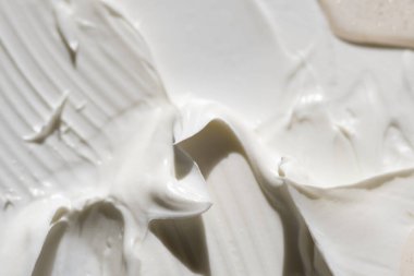 Farklı kozmetik krem ve serum ürünlerinin dokusunu kapat