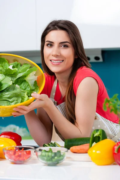 Cocinar para una comida saludable en familia . —  Fotos de Stock