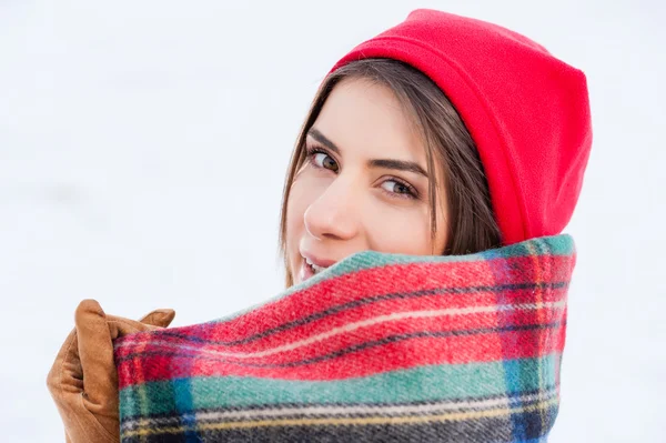 Glückliches Gesicht an einem kalten Tag. — Stockfoto