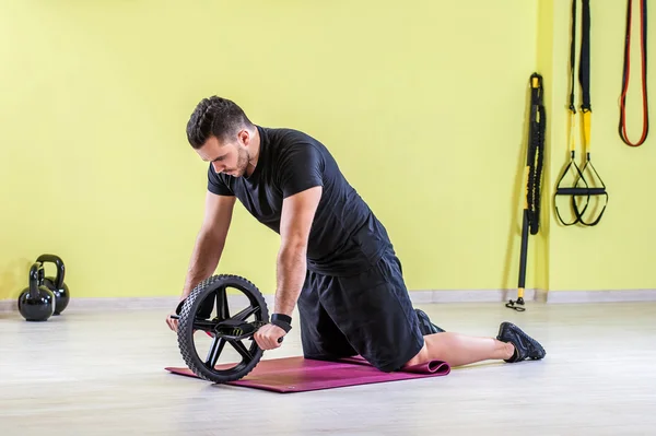 Hårt gym träning — Stockfoto