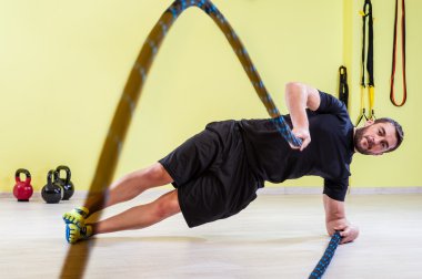 Egzersiz fitness egzersiz yapan erkek