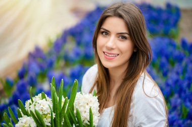 tencerede güzel çiçekler