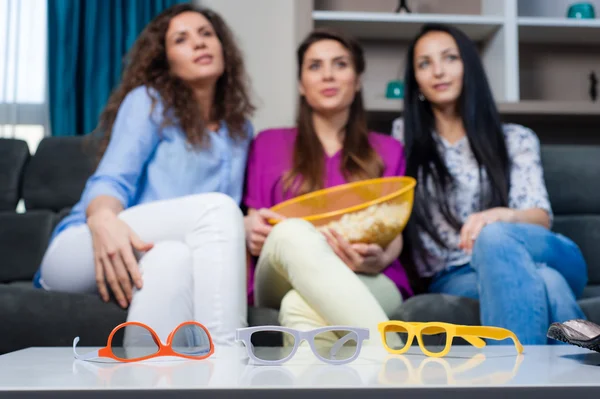 Närbild av 3d-glasögon på ett bord — Stockfoto