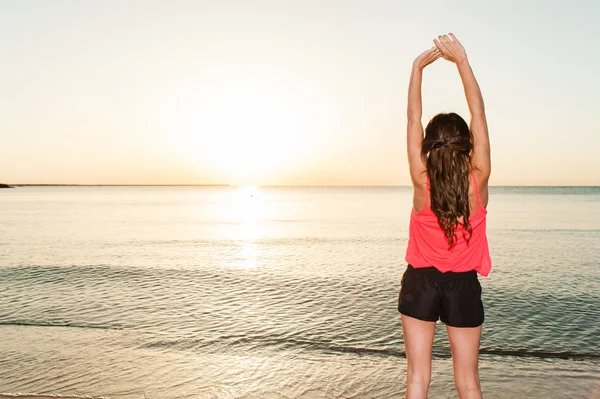 Yoga vrouw in de ochtend — Stockfoto