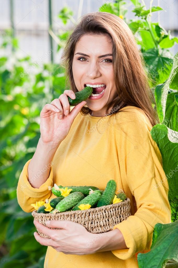 Woman eating a cucumber — Stock Photo © vladteodor95 78652576