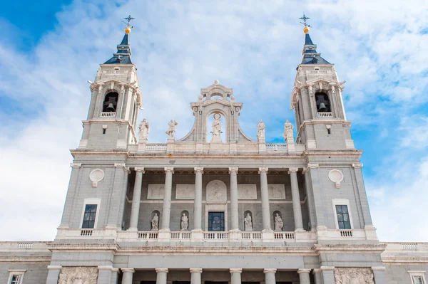 Kathedrale der Heiligen Maria die Königliche von La Almudena — Stockfoto