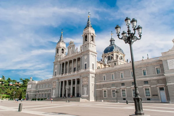 Kathedrale der Heiligen Maria die Königliche von La Almudena — Stockfoto