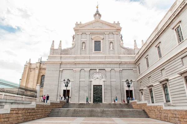 Kathedrale der Heiligen Maria die Königliche von La Almudena — Stockfoto
