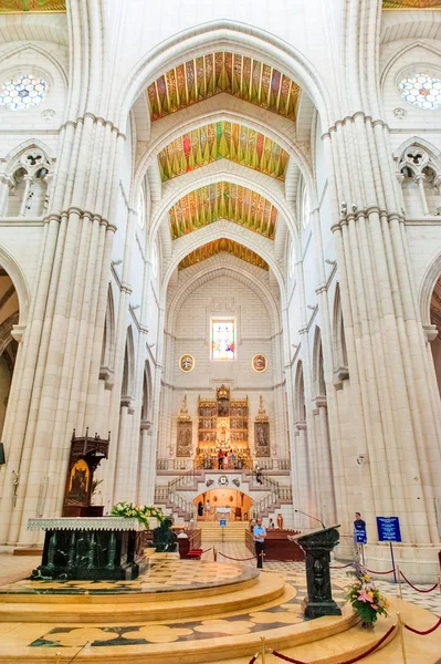 Cathedral of Saint Mary the Royal of La Almudena in Madrid — Stockfoto
