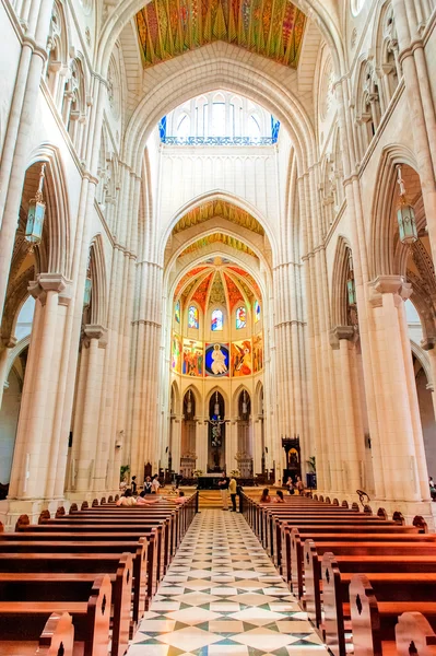 Catedral de Santa María Real de La Almudena en Madrid — Foto de Stock