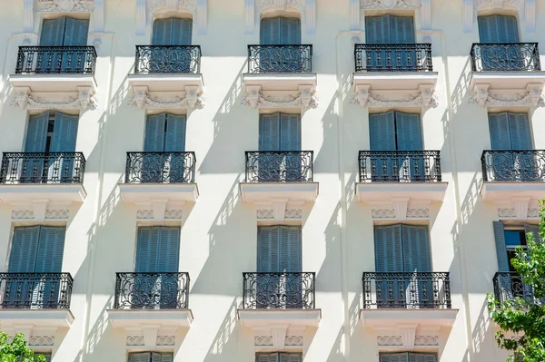 Detalhe de um belo edifício em Madrid, Espanha . — Fotografia de Stock