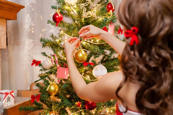 Decoratind the Tree — Stock Photo, Image