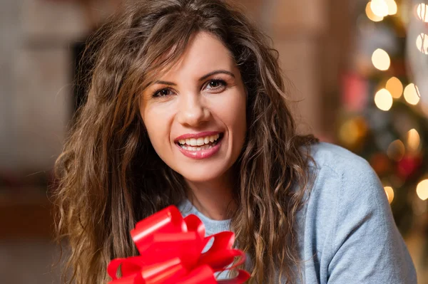 Woman holding a gift ribbon — Stock Photo, Image