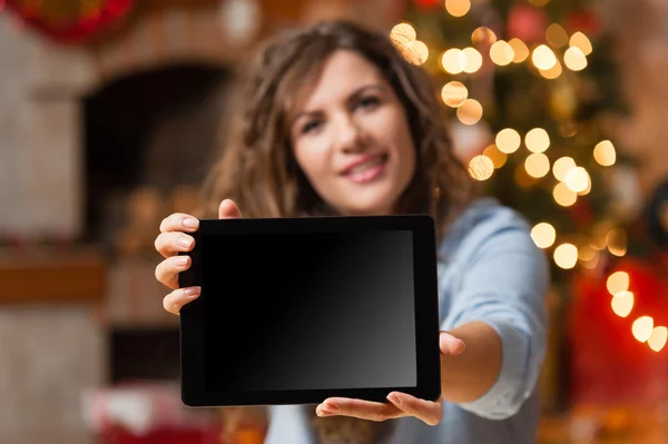 Žena s tablet s kopií prostor — Stock fotografie
