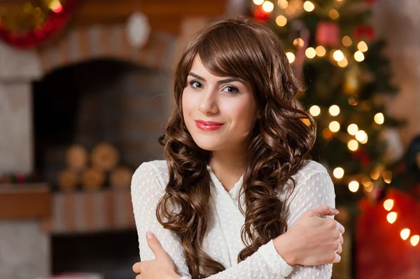 Young woman near christmas tree — Stock Photo, Image