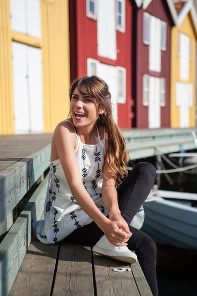 Woman traveler in a happy mood — Stock Photo, Image