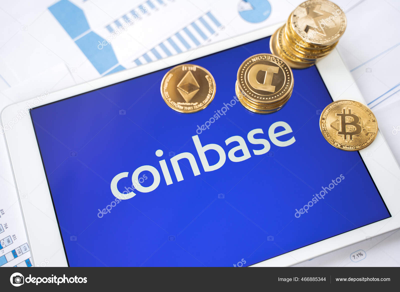 Russia Moscow 2021 Tablet Logo Cryptocurrency Exchange Coinbase Crypto