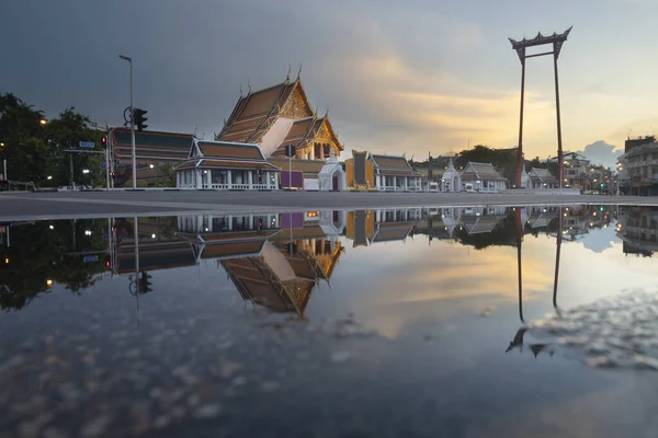 Alacakaranlık Zamanı Bangkok Tayland Daki Dev Salıncak Takım Elbise Tapınağı — Stok fotoğraf