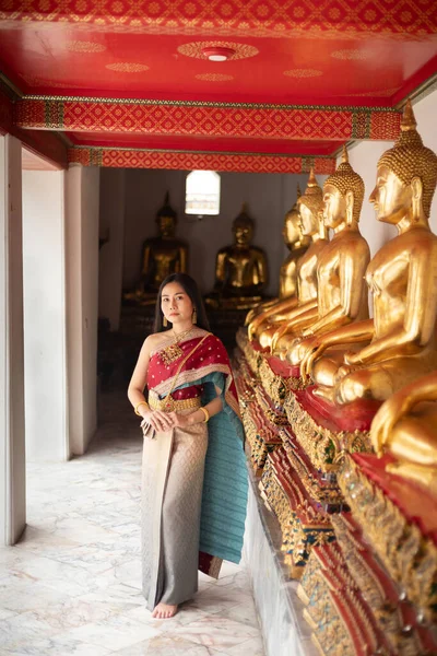 Schöne Frau Traditioneller Tracht Asiatische Frau Trägt Typische Stockbild