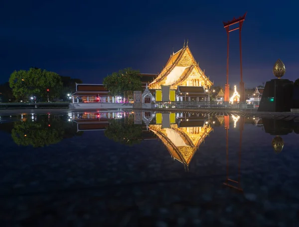 Riesenschaukel Und Suthat Tempel Zur Dämmerung Bangkok Thailand — Stockfoto
