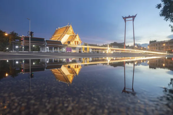 Giant Swing Suthat Temple Twilight Time Bangkok Thailand Stok Foto Bebas Royalti