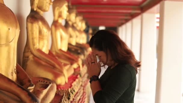 Asijská Žena Modlitba Buddhou Chrámu Wat Pho Bangkok Thajsko — Stock video