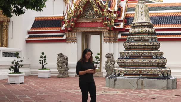 Bangkok Tayland Daki Buda Tapınağı Nda Asyalı Bir Kızın Selfie — Stok video