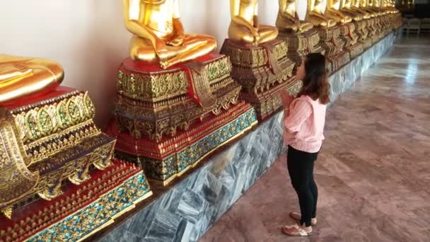 Asijská Žena Modlitba Buddhou Chrámu Wat Pho Bangkok Thajsko — Stock video