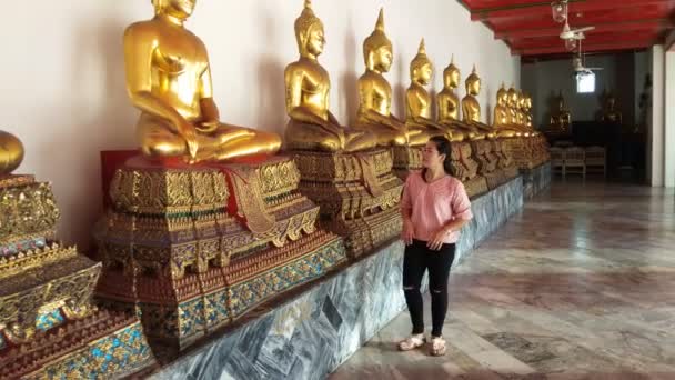 Asijky Žena Pohled Zlatý Buddha Chrámu Wat Pho Bangkok Thajsko — Stock video