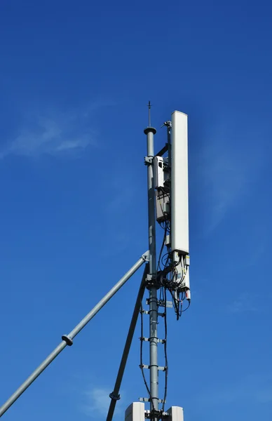 Transmissão mastro telecomunicações — Fotografia de Stock