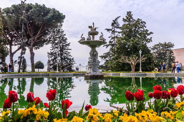 Fountain of Dolmabahce palace — Stock Photo, Image