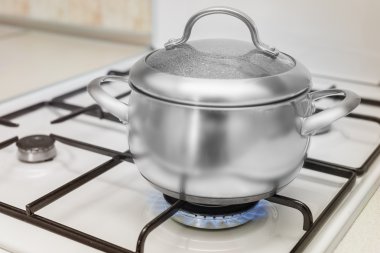 bir gaz sobası pan