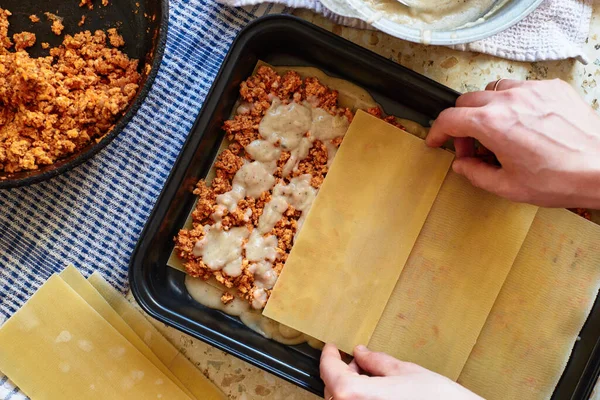 Receta Lasaña Casera Con Salsa Tomate Carne Receta Escalonada —  Fotos de Stock