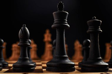Satranç figürleriyle iş stratejisi kavramı
