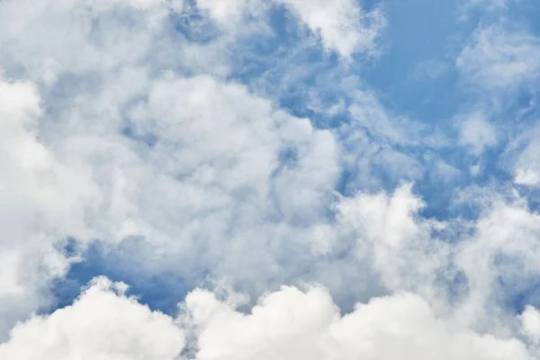 Cielo Blu Nuvole Bianche Bellissimo Paesaggio Estivo — Foto Stock