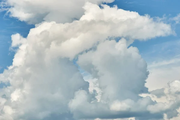 Kék Fehér Felhők Gyönyörű Nyári Táj — Stock Fotó