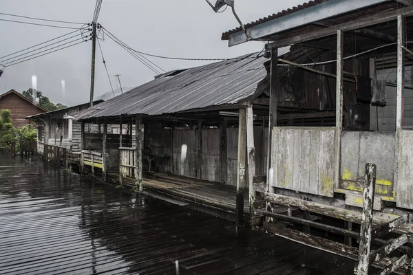 马来西亚婆罗洲沙捞越的长屋 — 图库照片
