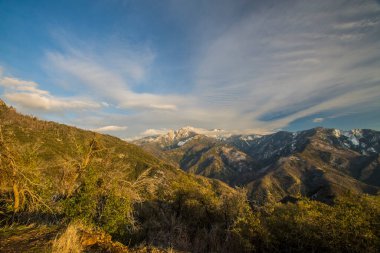 Sequoia ve Kings Canyon Ulusal Parkı, Kaliforniya. Moro Kayası, Dev Orman bölgesinde de bulunan büyük bir granit kubbedir..