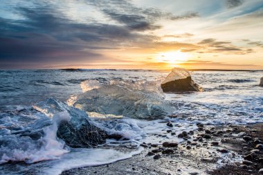 İzlanda 'da Elmas Sahili Gündoğumu.